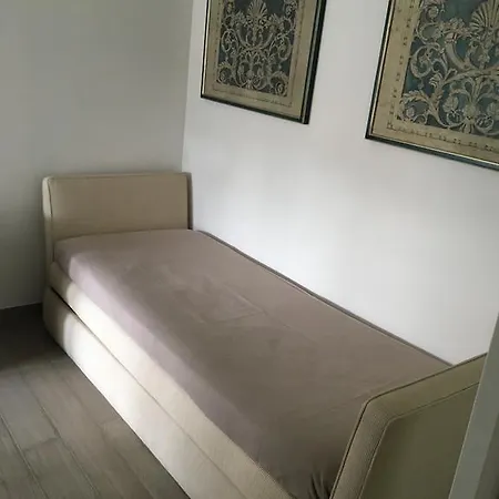 Megi San Peter Apartamento