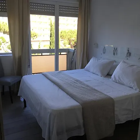 Megi San Peter アパート