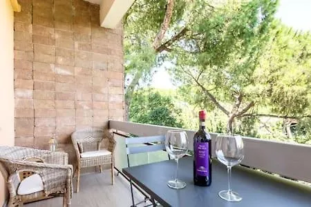 Megi San Peter アパート